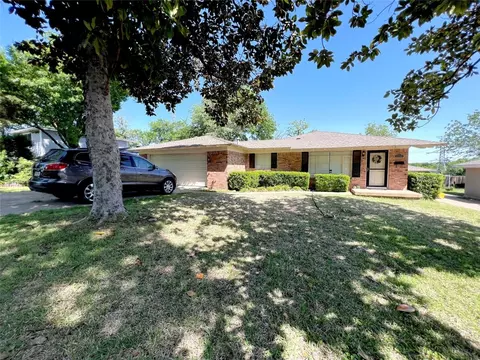 7653 Bearden Ln, Dallas, TX 75227