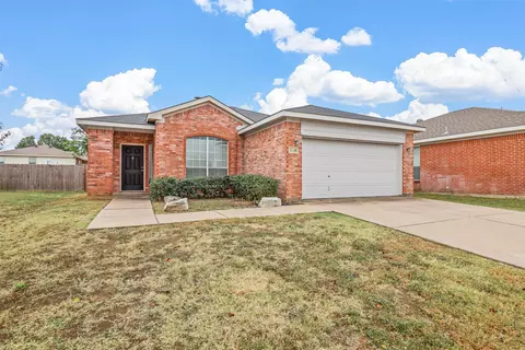 1028 Buffalo Springs Dr, Fort Worth, TX 76140