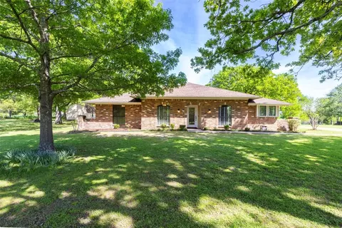 3084 Woodglen Dr, Commerce, TX 75428