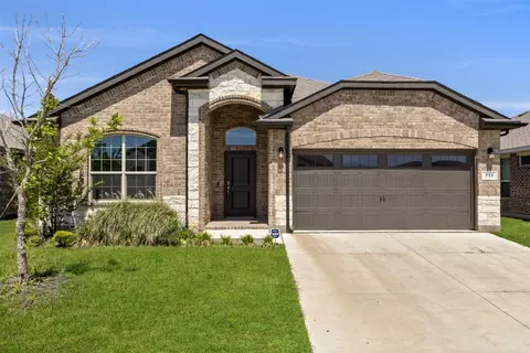 717 Indian Hawthorn Dr, Glenn Heights, TX 75154