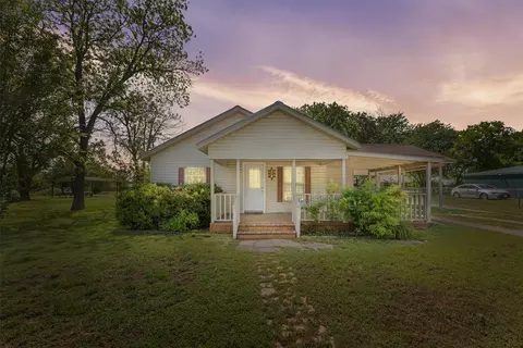 151 S Dallas St, Walnut Springs, TX 76690