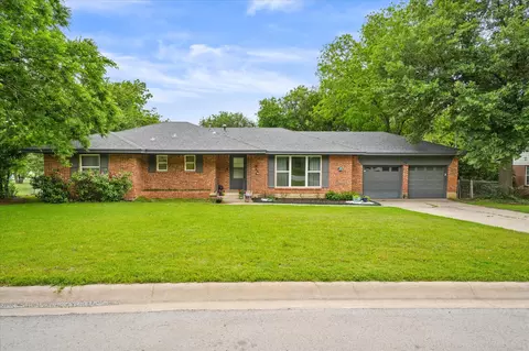 2703 Rockwood Ln, Denton, TX 76209