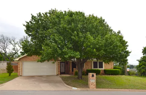 1211 Westbriar Dr, Weatherford, TX 76086
