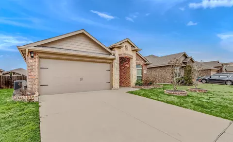 2228 Torch Lake Dr, Forney, TX 75126