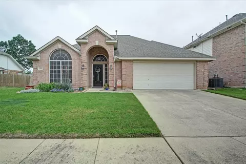 7029 Michael Dr, North Richland Hills, TX 76182