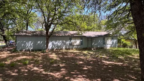 1001 Poe St, Azle, TX 76020