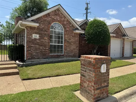 1232 Falcon Trl, Bedford, TX 76021