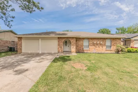 2303 Vineyard Dr, Arlington, TX 76015