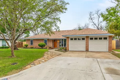 2912 Ashbury Dr, Arlington, TX 76015