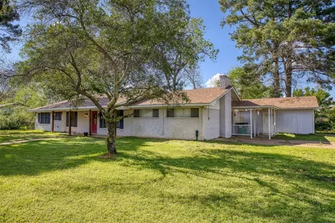 603 W Point Tap Rd, Palestine, TX 75803