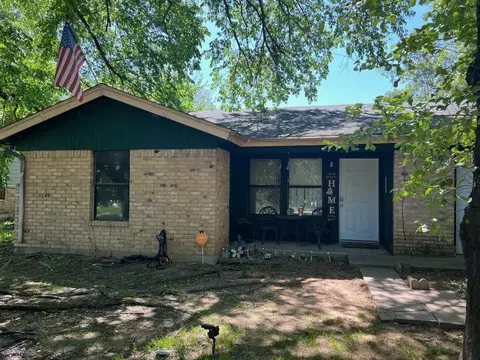 1605 Willow Wood Dr, Azle, TX 76020