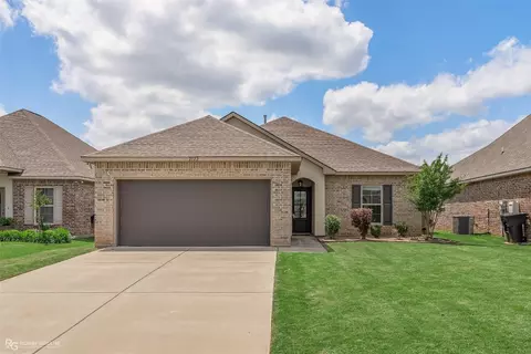 2122 Kayden Jay Dr, Bossier City, LA 71112