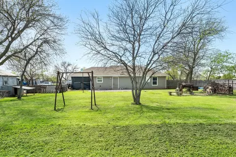 Exterior - 309 E Franklin Ave, Electra, TX 76360 photo 5 of 8