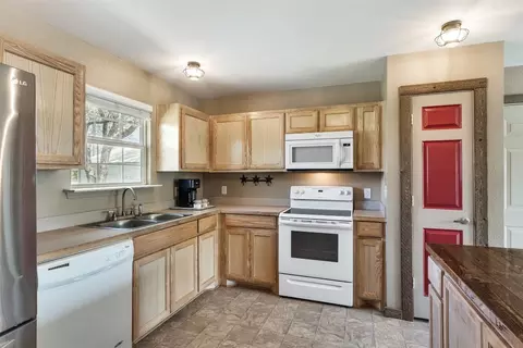 Kitchen - 309 E Franklin Ave, Electra, TX 76360 photo 3 of 4