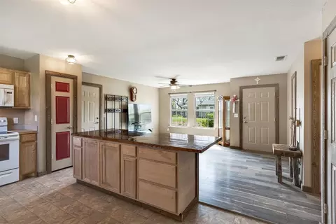 Kitchen - 309 E Franklin Ave, Electra, TX 76360 photo 4 of 4