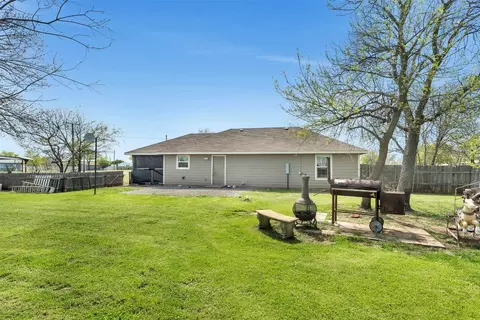 Exterior - 309 E Franklin Ave, Electra, TX 76360 photo 6 of 8