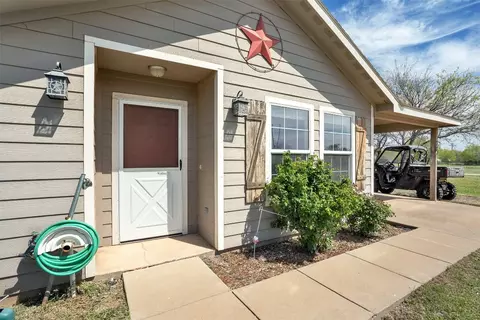 Exterior - 309 E Franklin Ave, Electra, TX 76360 photo 2 of 8