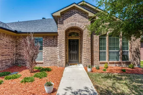 513 Jr Stoff Dr, Azle, TX 76020