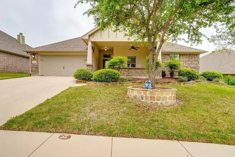 5868 Nathaniel Dr, Fort Worth, TX 76179