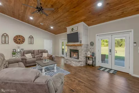 Living - 2165 Evergreen Rd, Minden, LA 71055 photo 2 of 6