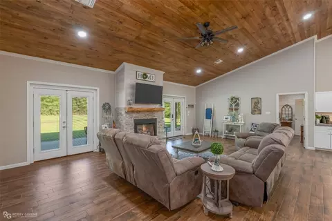Living - 2165 Evergreen Rd, Minden, LA 71055 photo 4 of 6