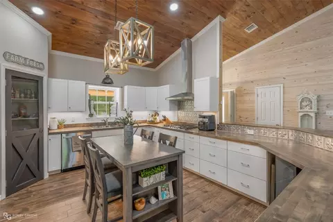 Kitchen - 2165 Evergreen Rd, Minden, LA 71055 photo 2 of 5
