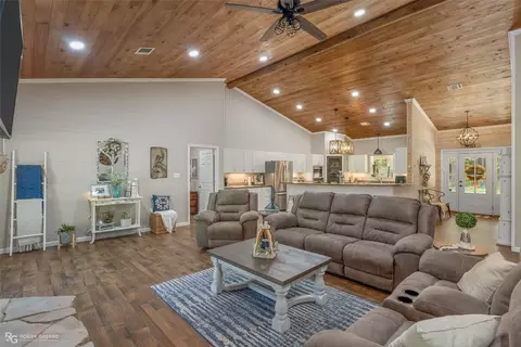 Living - 2165 Evergreen Rd, Minden, LA 71055 photo 5 of 6