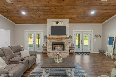 Living - 2165 Evergreen Rd, Minden, LA 71055 photo 3 of 6