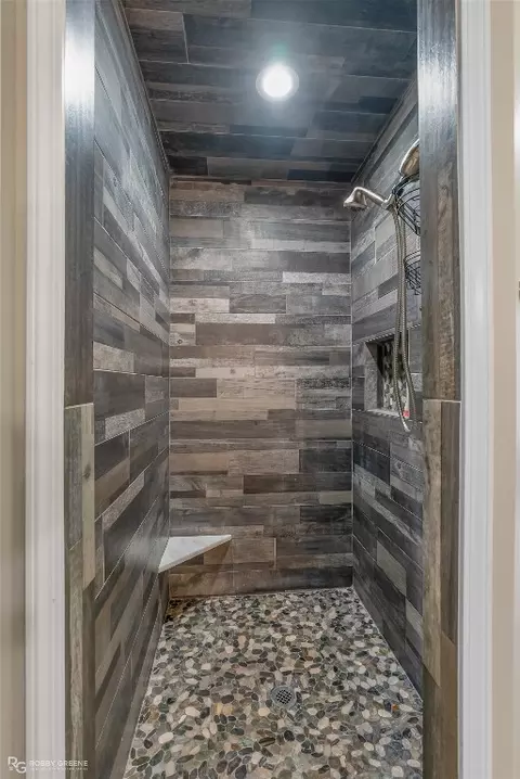 Bath - 2165 Evergreen Rd, Minden, LA 71055 photo 2 of 5