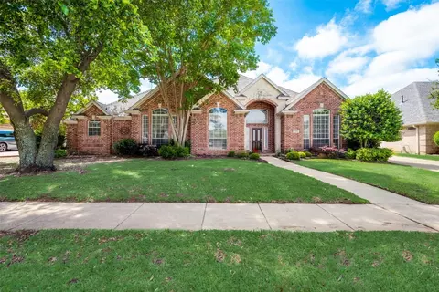 9208 Edgemont Dr, North Richland Hills, TX 76182