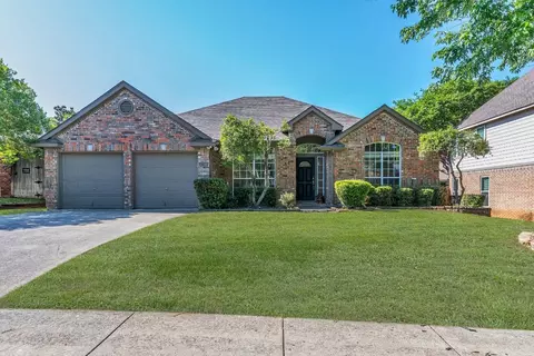 1723 Altacrest Dr, Grapevine, TX 76051