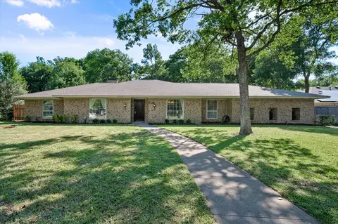 2805 Hillcrest Dr, Corsicana, TX 75110