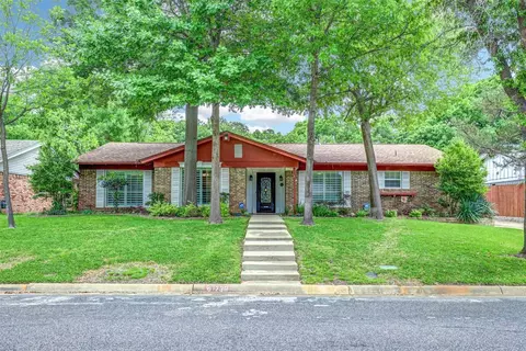 1736 Northridge Dr, Hurst, TX 76054