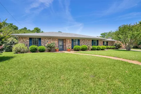 1415 Crescent Dr, Sherman, TX 75092