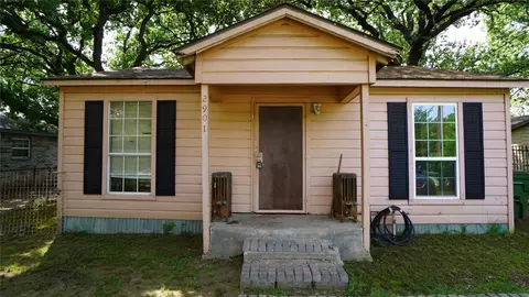 2901 Crystal Dr, Balch Springs, TX 75180
