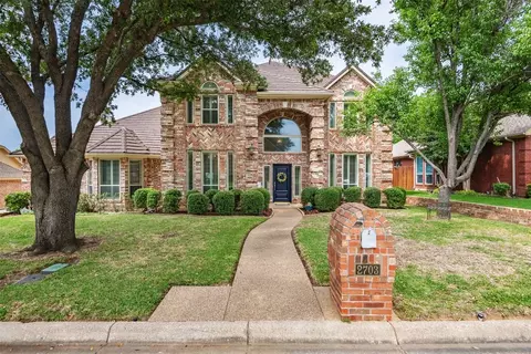 2703 Pomponessett Dr, Arlington, TX 76001