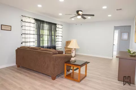 Living - 302 Britt St, Minden, LA 71055 photo 3 of 4