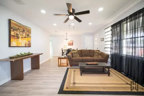 Living - 302 Britt St, Minden, LA 71055 photo 1 of 4