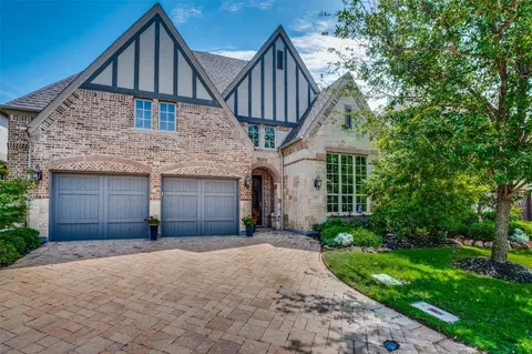 687 Brookstone Dr, Irving, TX 75039