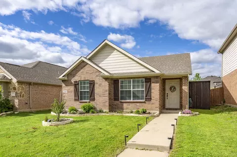9001 Eastwood Ave, Cross Roads, TX 76227