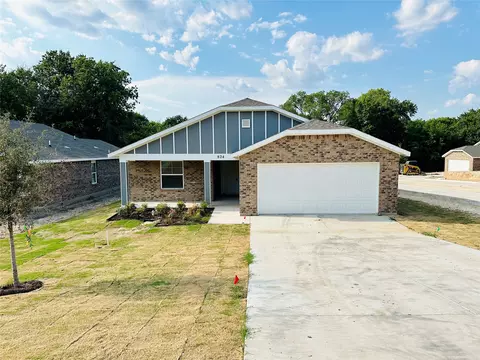 824 North St, Weatherford, TX 76086