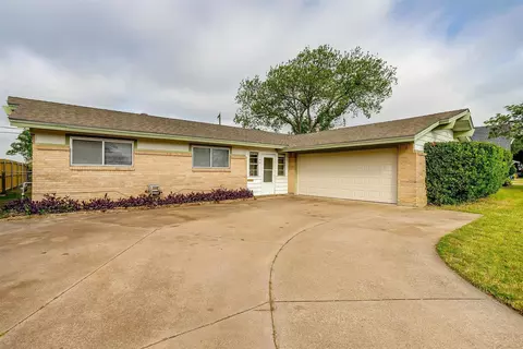 140 Gardens Blvd, Burleson, TX 76028