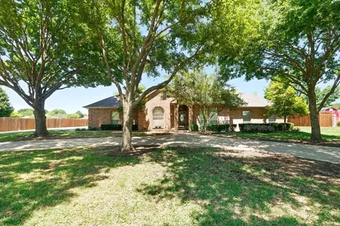 141 Suburban Dr, Ovilla, TX 75154