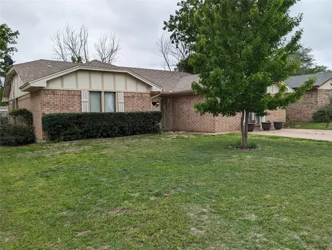 304 Moonlight Trl, Stephenville, TX 76401