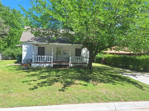 416 S Lindsay St, Gainesville, TX 76240
