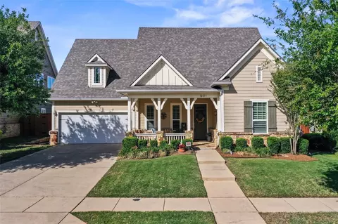 901 Crimson Rd, Lantana, TX 76226