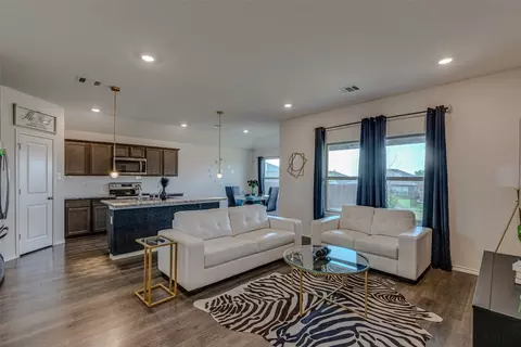 729 Fueller Dr, Aubrey, TX 76227