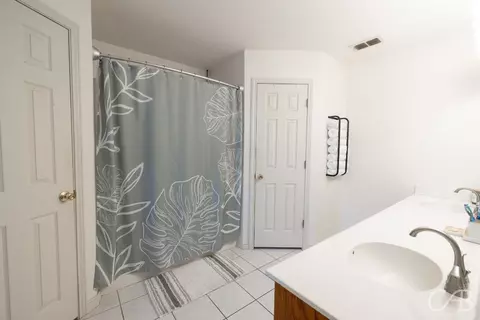 Bath - 3918 Purdue Ln, Abilene, TX 79602 photo 1 of 3