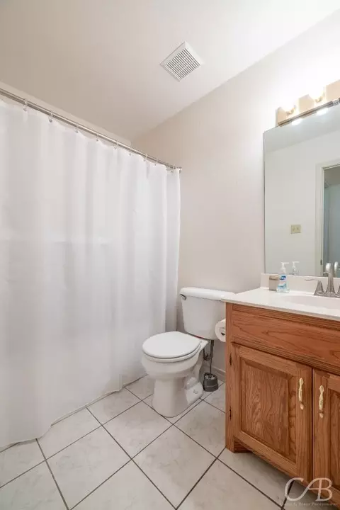 Bath - 3918 Purdue Ln, Abilene, TX 79602 photo 3 of 3