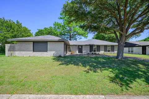 15545 Leavalley Cir, Dallas, TX 75248